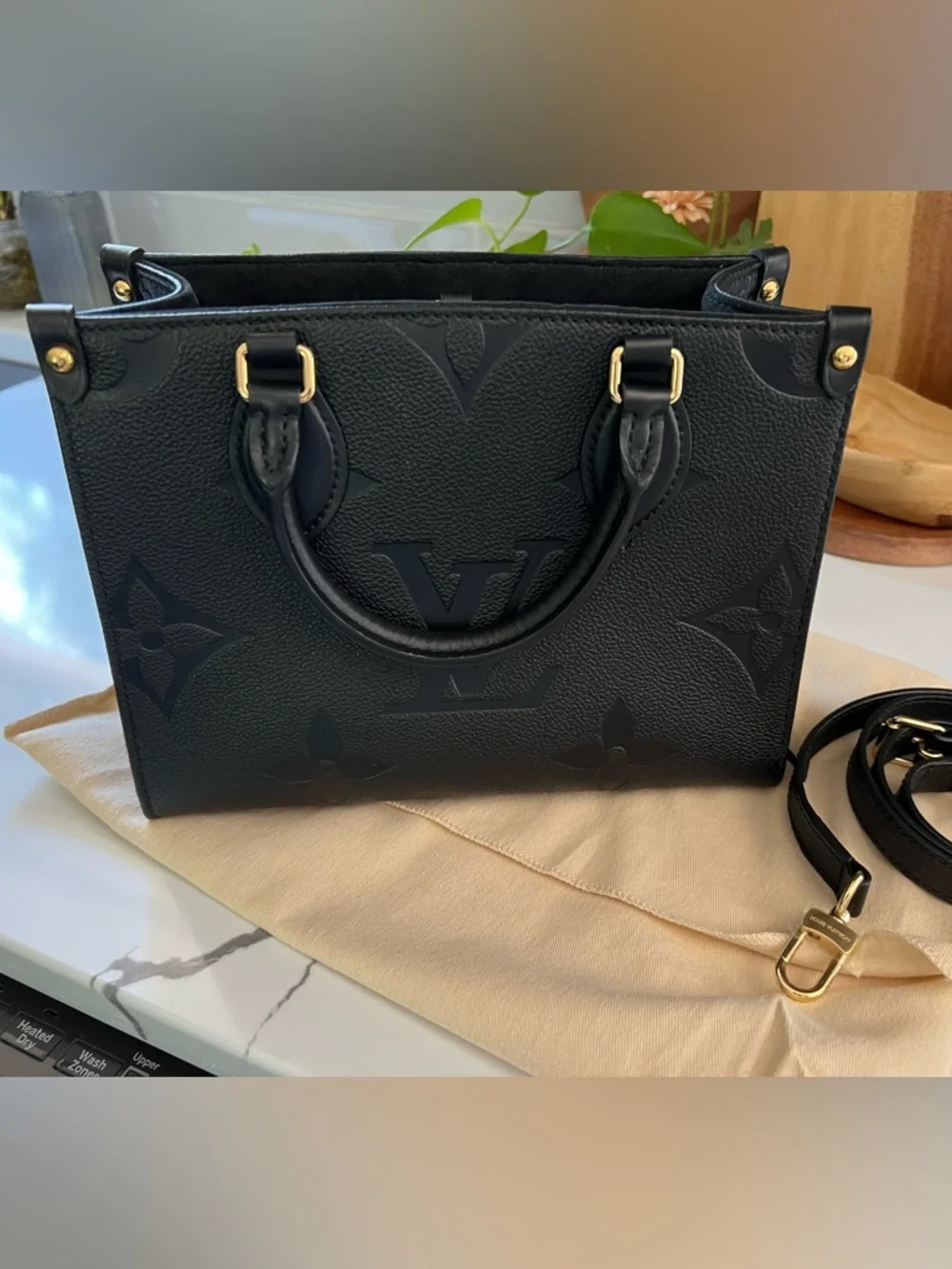 Louis Vuitton Black Onthego PM - Picture 5 of 16